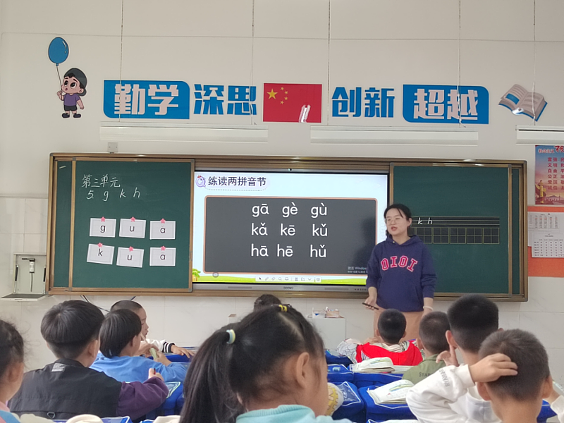 深入课堂促教学 “匠心”指导提质量——渭南高新区教育科学研究室开展教研员推门听评课活动